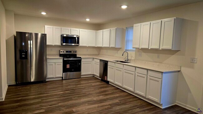 Building Photo - 502 Liberty Hall Dr