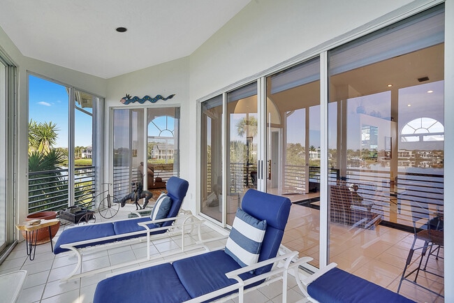 Building Photo - 2703 Captains Way