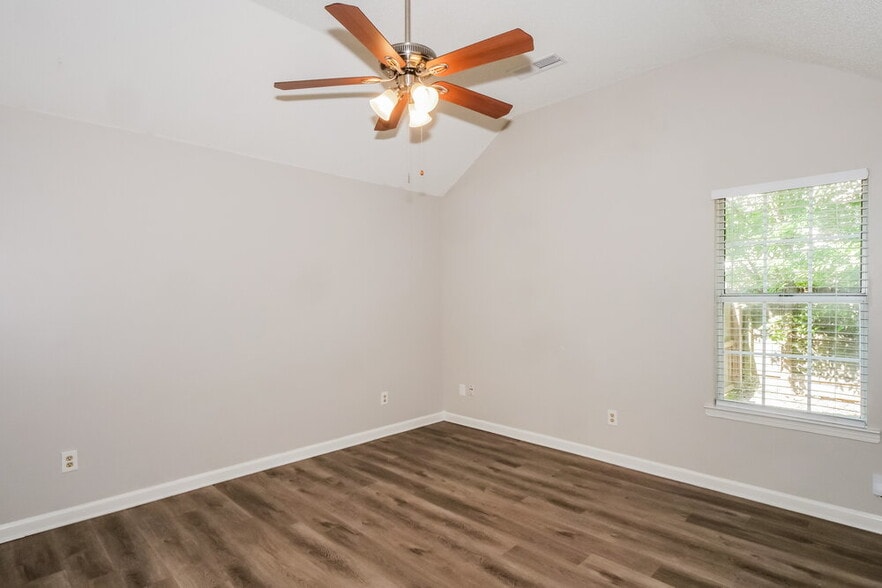Building Photo - 6650 Black Oak Dr