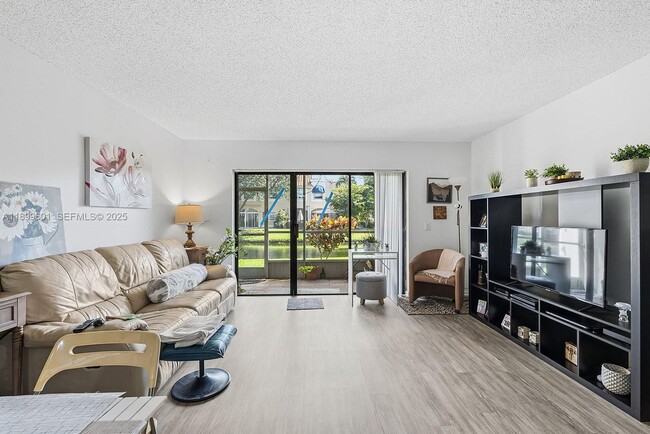 Building Photo - 428 Lakeview Dr