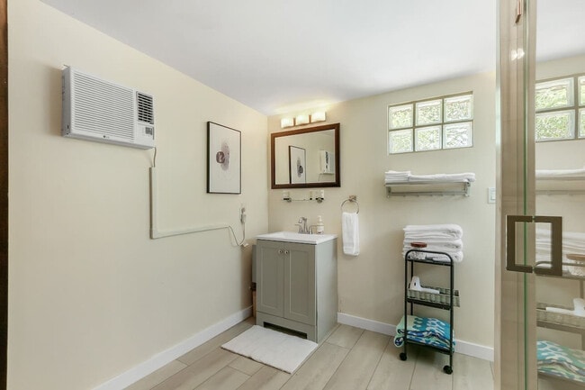 Building Photo - 1449 NE 23rd St