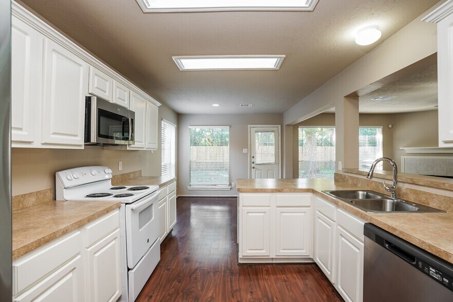 Building Photo - 5418 Trail Timbers Dr