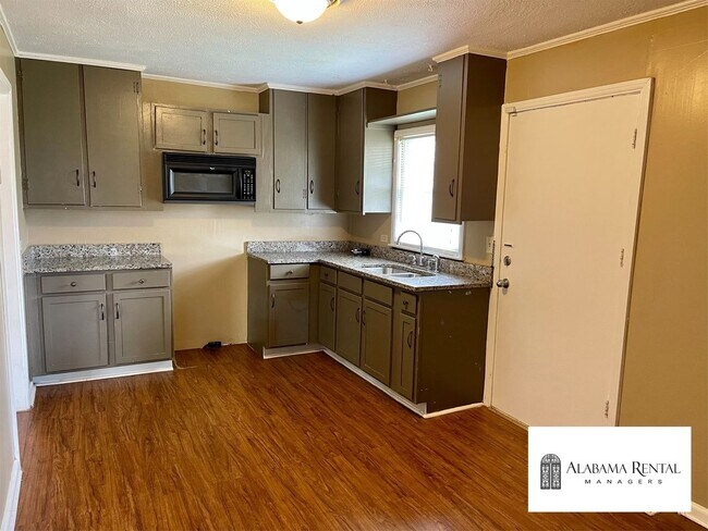 Building Photo - Great Home Available for Rent! View with 4...