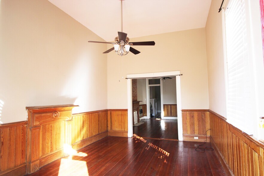Building Photo - 4115 Burgundy St