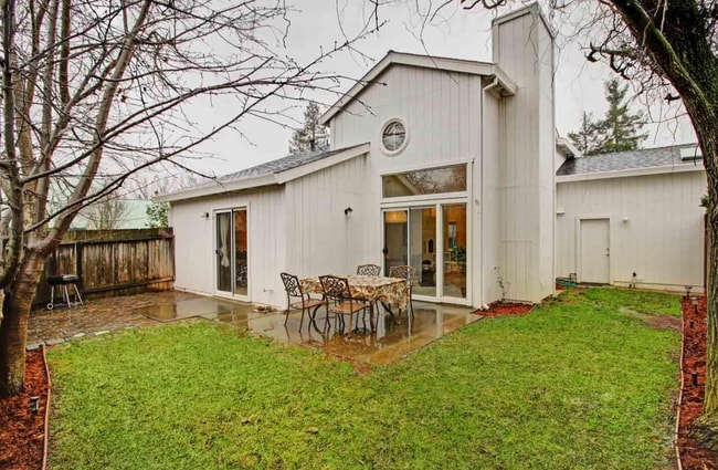 Building Photo - South Davis Charming Home