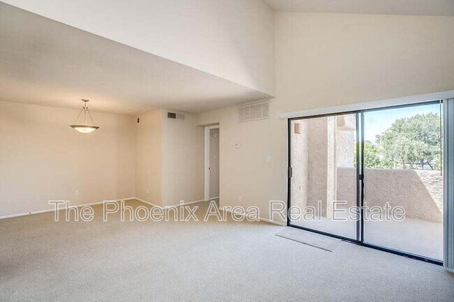 Building Photo - 10055 E Mountainview Lake Dr