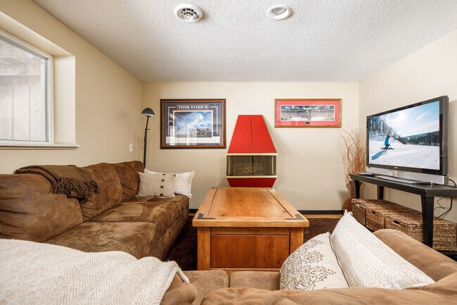 Primary Photo - 2510 Cherry Ln