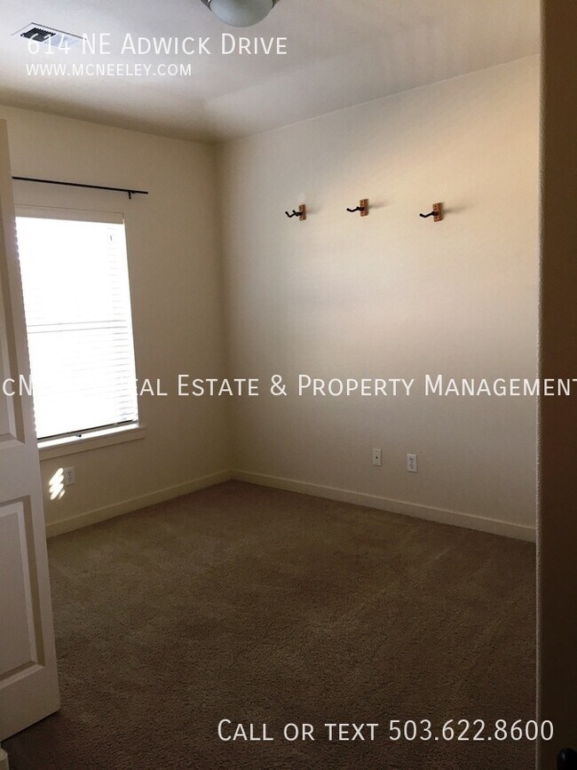 Building Photo - 614 NE Adwick Dr