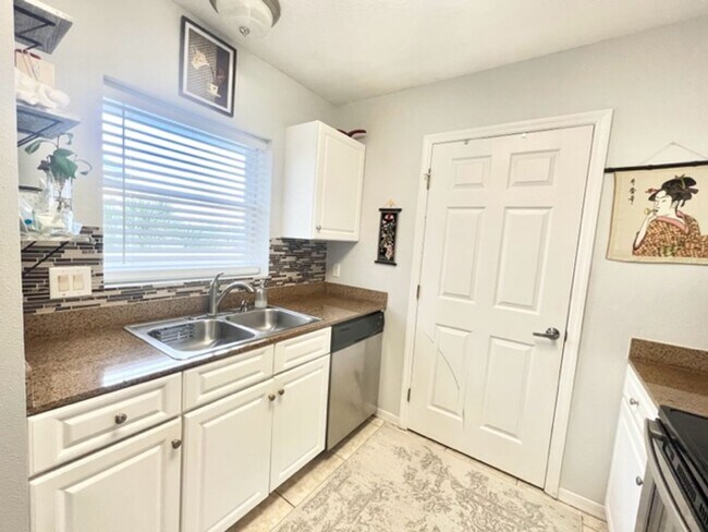 Building Photo - 4274 Calinda Ln