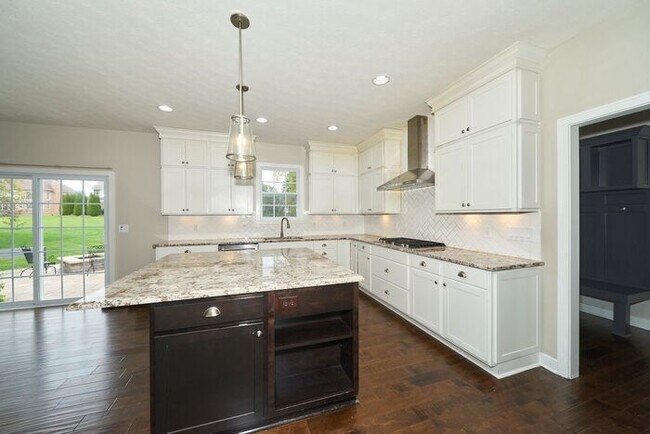 Building Photo - Beautiful 5 Bedroom With Finished Basement in Fishers