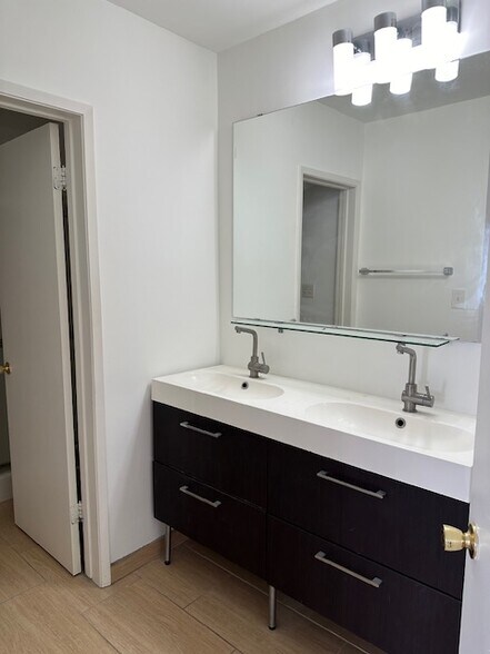 Building Photo - 7736 Paseo del Rey