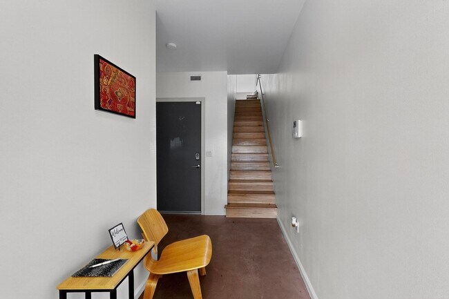 Building Photo - 343 Platinum St SW