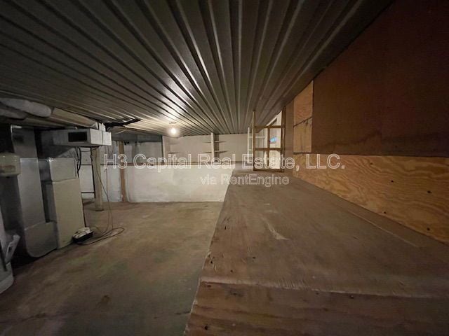 Building Photo - 706 W Johnson St