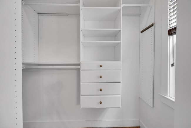 Building Photo - Cottage Park Home