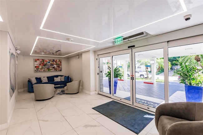 Building Photo - 340 Sunset Dr