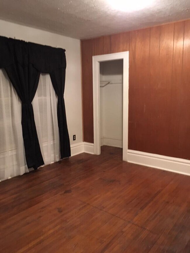 Building Photo - 236 W Broadway St