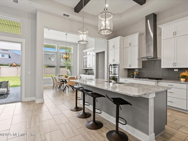 Building Photo - 746 Glenneyre Cir