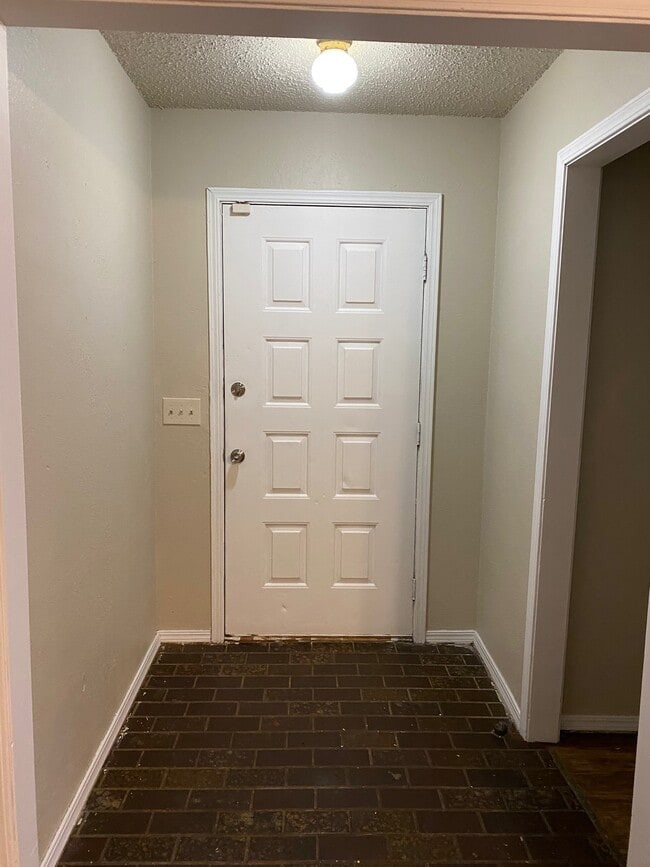 Building Photo - 12602 Abbotts Way