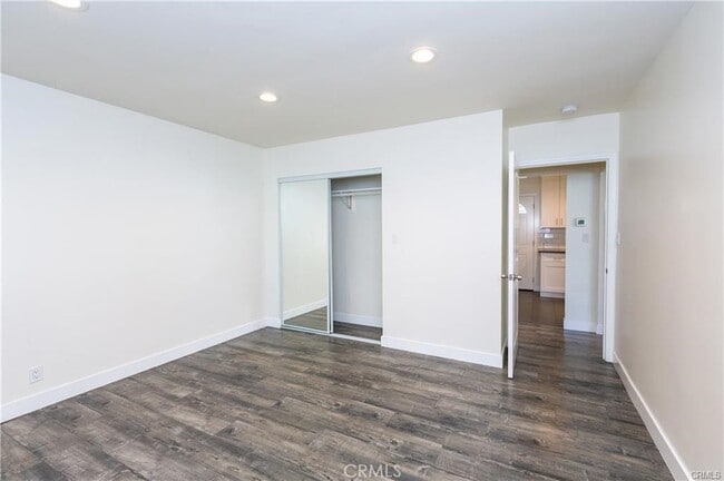 Building Photo - 716 W Glenoaks Blvd