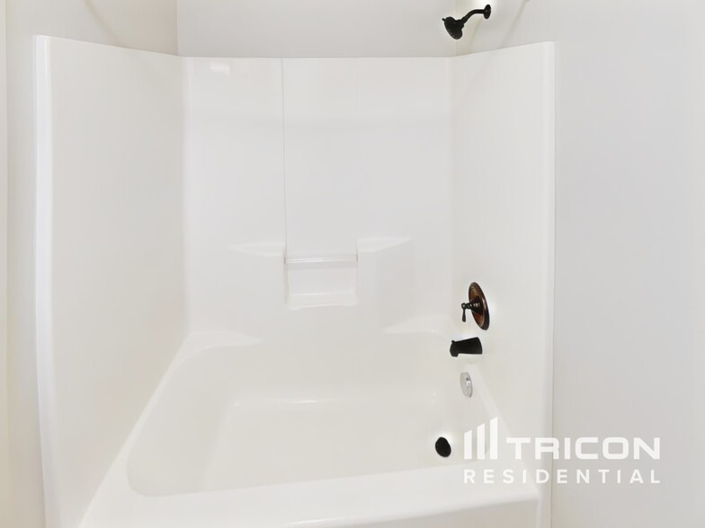 Building Photo - 14718 SE Badger Creek Rd