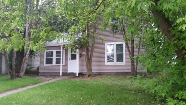 Primary Photo - 2 Bedroom 1 bath house