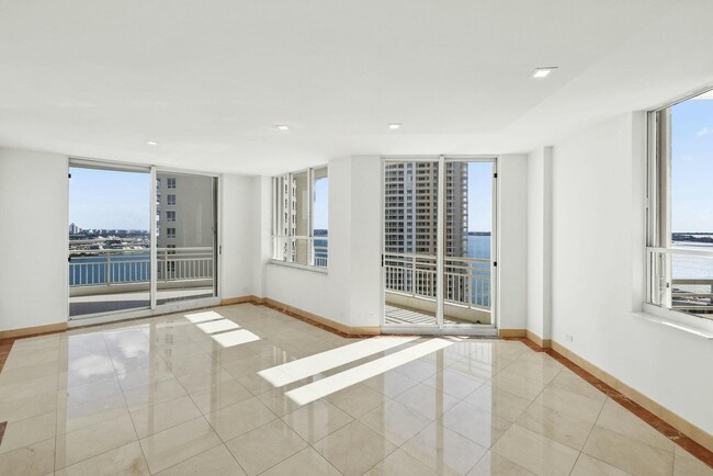 Building Photo - 888 Brickell Key Dr