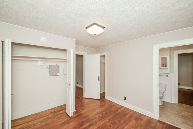 Building Photo - Charming Bungalow in South Broadripple