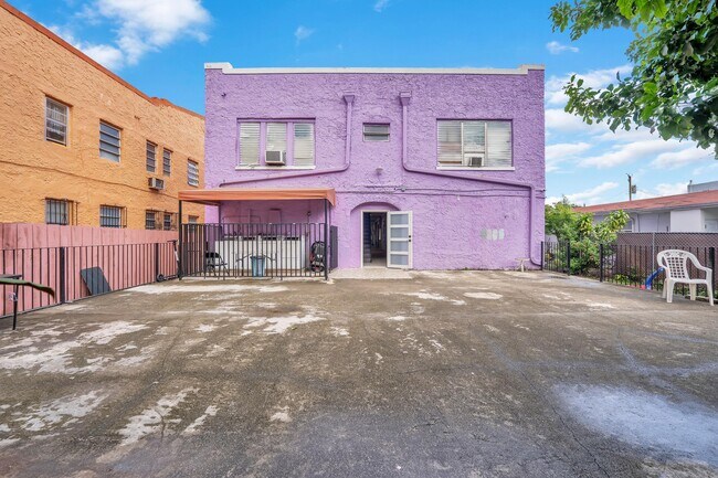 Building Photo - 1554 SW 5th St