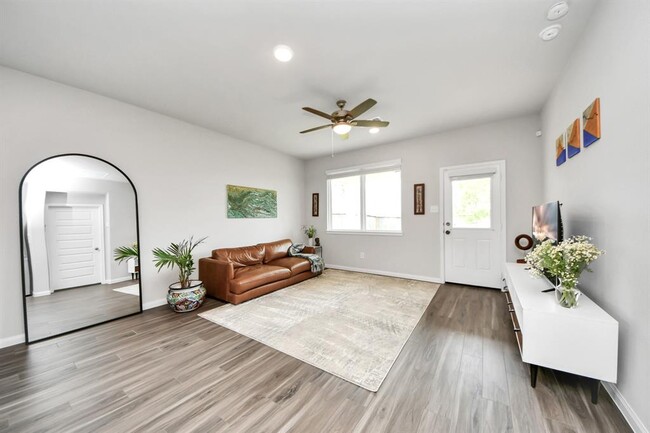 Building Photo - 2473 Carp Dr