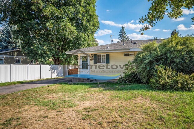 Building Photo - 4 Bedroom 2 Bath Home with 2-Car Detached Garage Available in Hayden, Idaho!