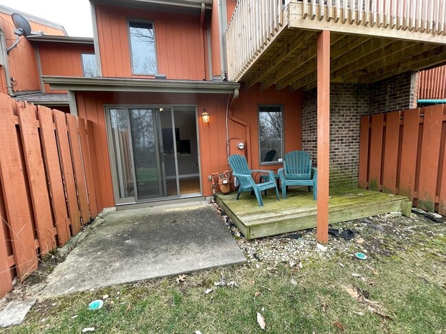 Building Photo - 1305 Camphill Way