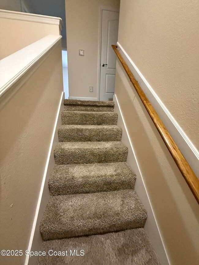 Building Photo - 2613 S Park Ave