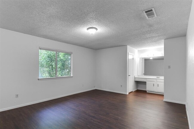 Building Photo - 656 Mairo St