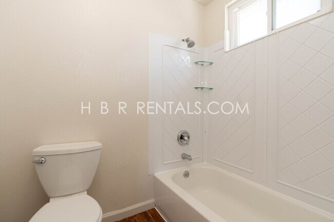 Building Photo - Charming Corner Haven: 3BR/2.5BA with Modern Upgrades in Tracy, CA