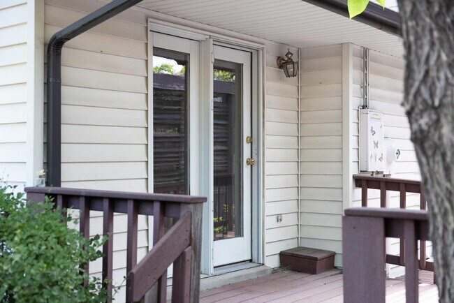Building Photo - Available NOW! 3 Bedroom 1 Bath Beautiful Home in Arvada!