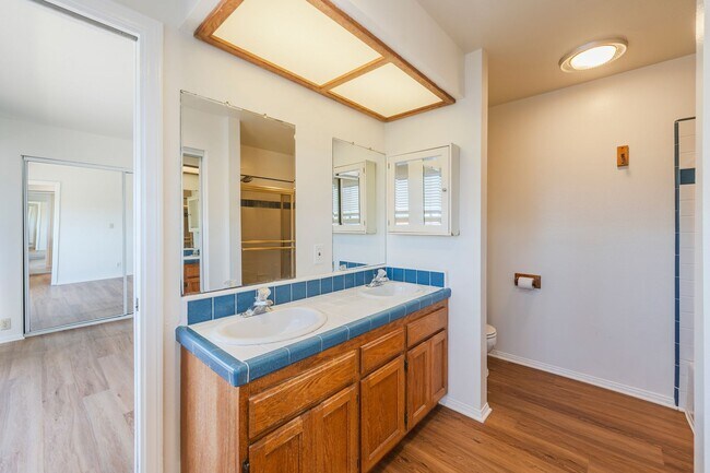 Building Photo - 1218 Portola Ave