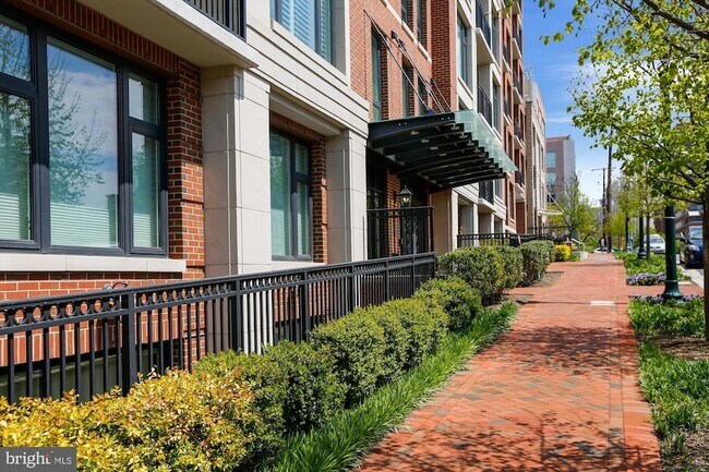 Building Photo - 4915 Hampden Ln