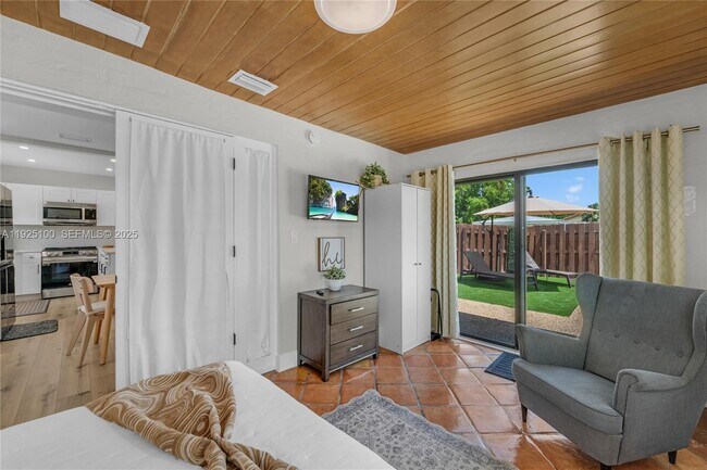 Building Photo - 1204 NE 7th St