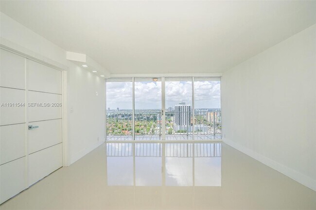 Building Photo - 7601 E Treasure Dr