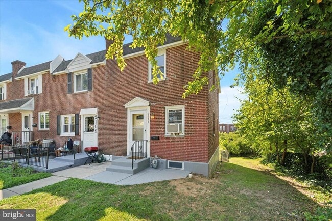 Building Photo - 2111 Delmar Dr