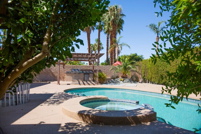 Building Photo - 40588 Clover Ln