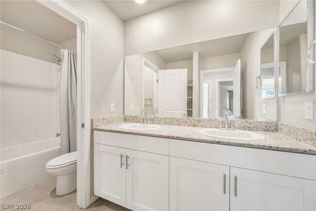 Building Photo - 472 Silverweed Ave