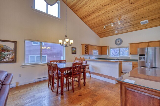 Building Photo - 313 Firelight Dr
