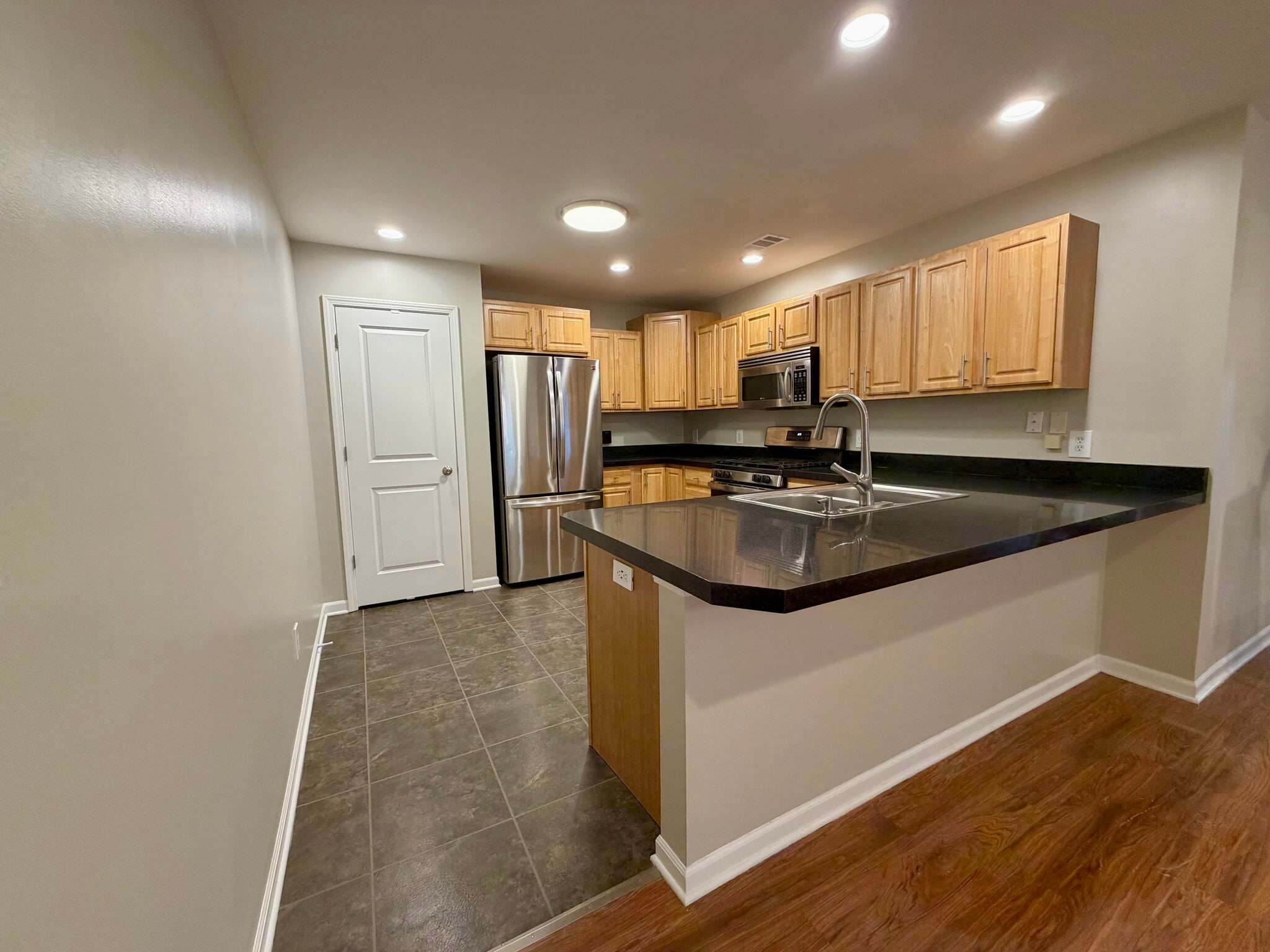 Building Photo - 10557 Maine Dr