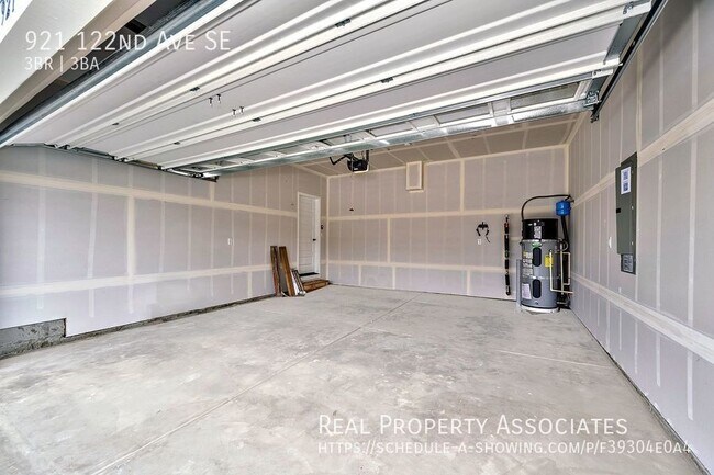 Building Photo - 921 122nd Ave SE