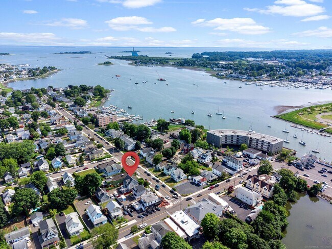 Primary Photo - 5 Cove Ave