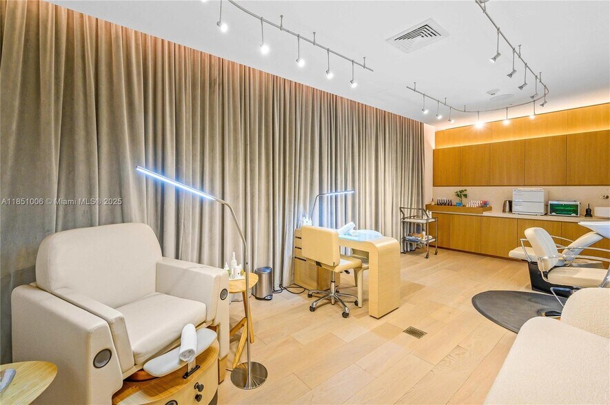 Building Photo - 8701 Collins Ave