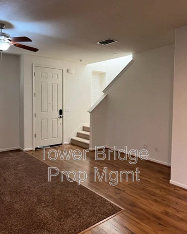 Building Photo - 3057 Village Park Dr