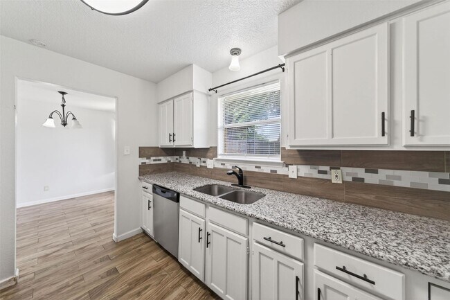 Building Photo - 17002 Dew Drop Ln