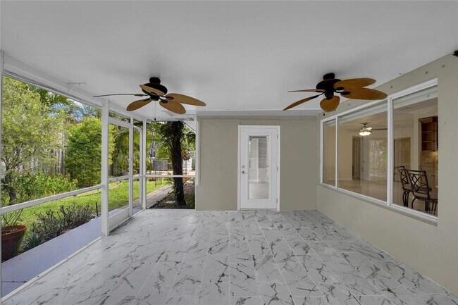 Building Photo - 2725 SE 5th Ct